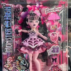 Monster High Doll Scary Sweet Birthday with Pink and Black Outfit